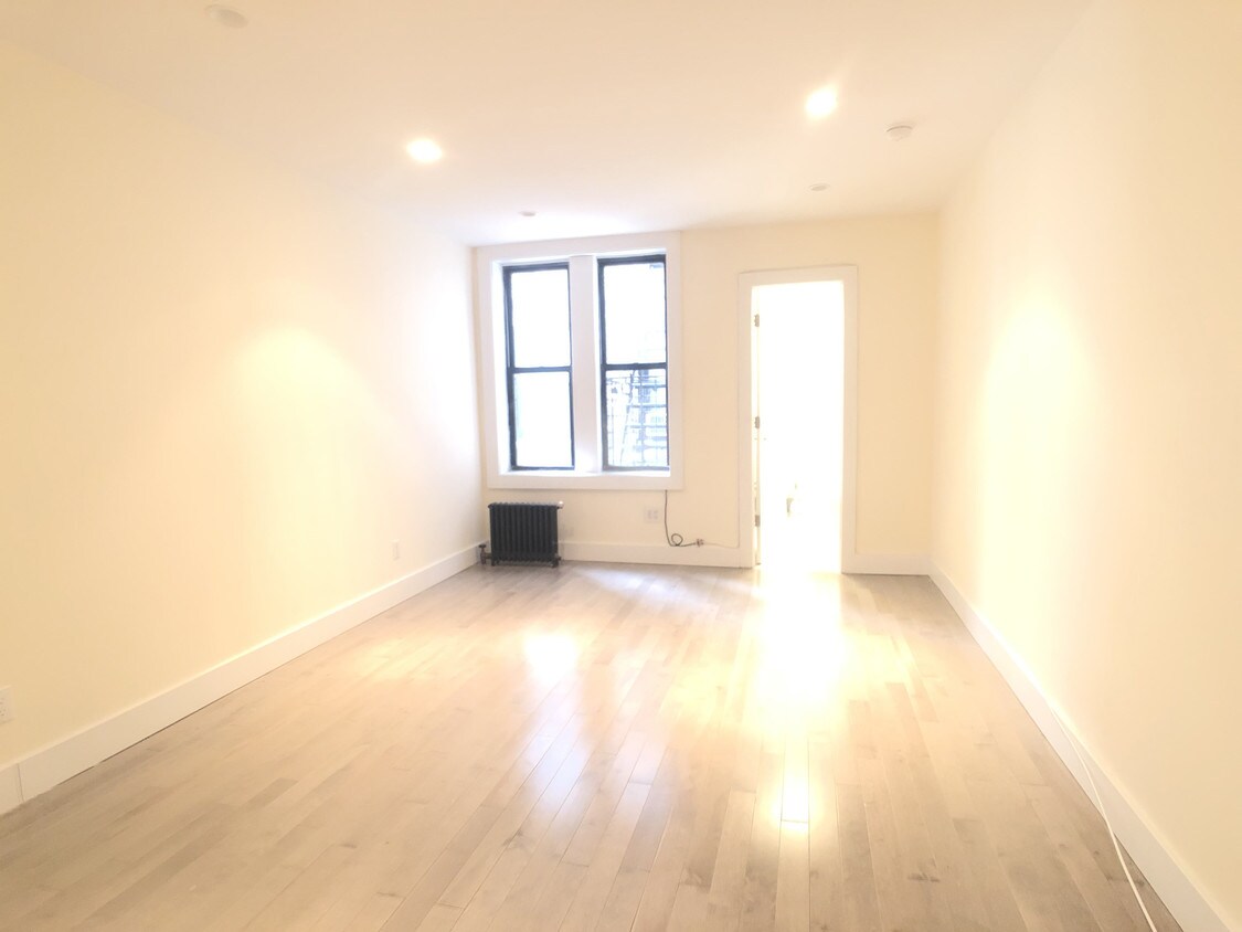 Primary Photo - 66 St Nicholas Pl