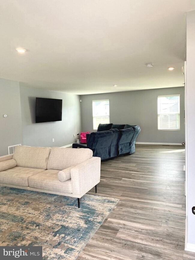 Foto del edificio - 7082 Wise Ln