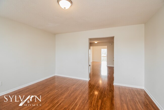 Foto del edificio - Prepare to fall in love with this 3 bedroo...