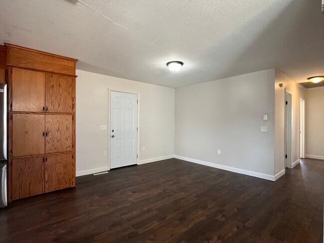 Comedor - 1618 E 3rd Ave