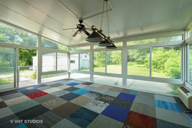 Foto del edificio - 306 N Elmhurst Rd