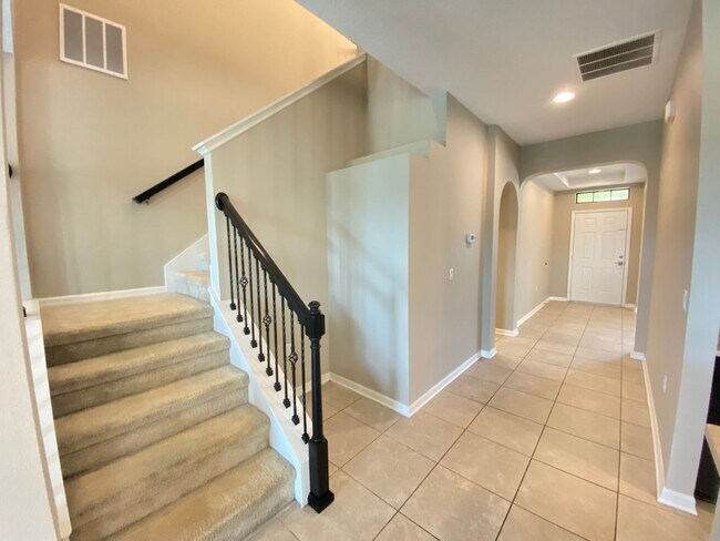 Foto del edificio - Five Bedroom with Water View in Avalon Park