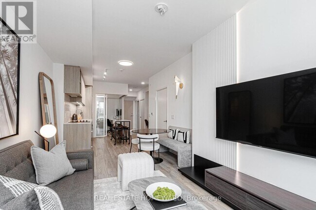 Photo du bâtiment - 2020 Bathurst St