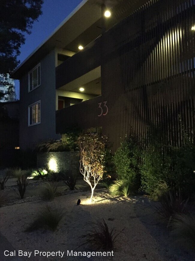 Foto del edificio - 33 Lodato Ave