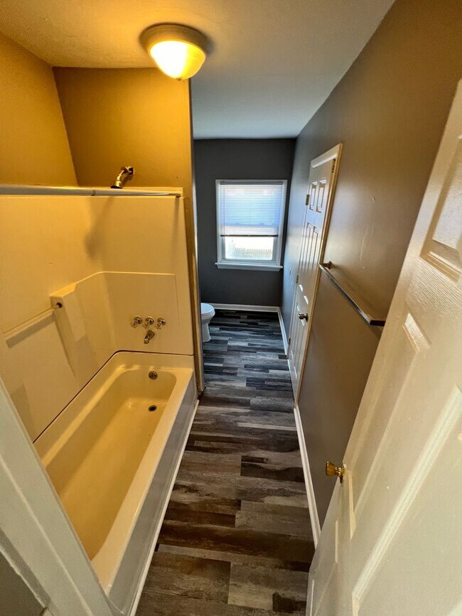 Foto del edificio - Remodeled 4 Bedroom 2 Bath Remodel in Over...