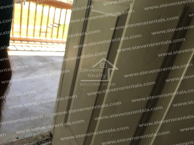 Foto del edificio - 2438 Brown Ave