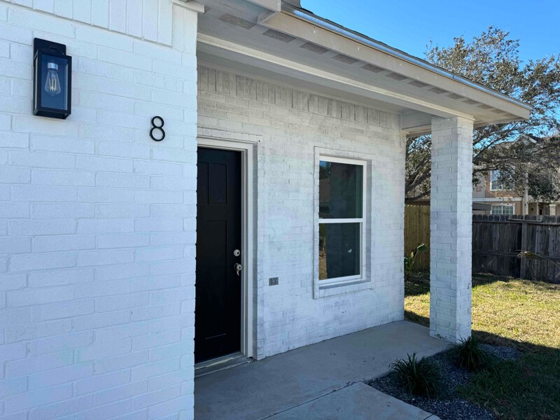 Primary Photo - 1806 Atrium Pl Dr