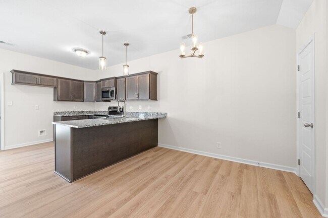 Foto del edificio - 2 Bedroom Condo For Rent Near Riverside Drive!