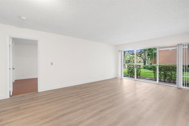 Building Photo - 8851 Wiles Rd