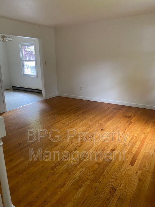 Building Photo - 307 Wintergreen Ave