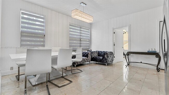 Foto del edificio - 4215 Sheridan Ave