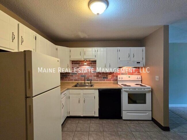 Foto del edificio - 10 Tall Pines Dr