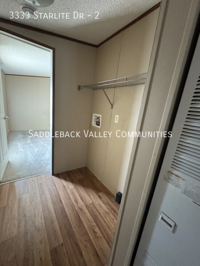 Foto del edificio - 3333 Starlite Dr