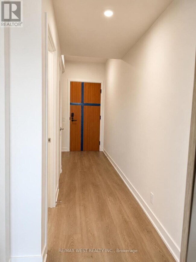 Photo du bâtiment - 1660 Bloor St W