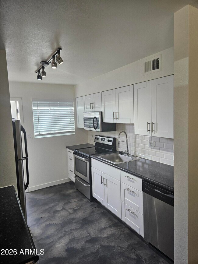 Foto del edificio - 2108 E Fairmount Ave