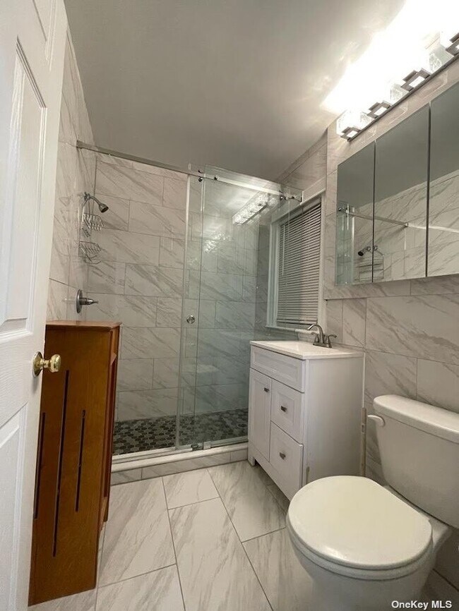 Foto del edificio - 94-23 Park Ln S