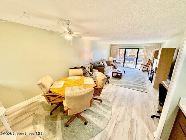 Foto del edificio - 8494 Ridgewood Ave