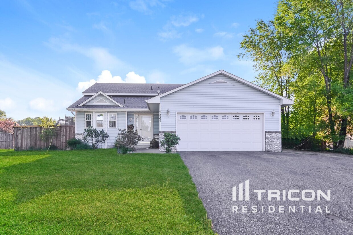 Foto principal - 9389 Jareau Ave S