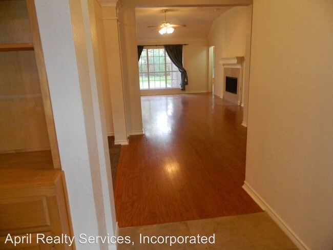Building Photo - 3920 Shavano Dr