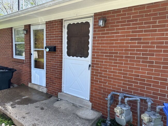 Building Photo - 169 Delmont Dr