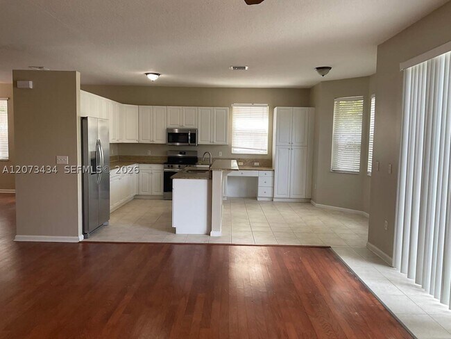 Foto del edificio - 1560 Fiddlewood Ct