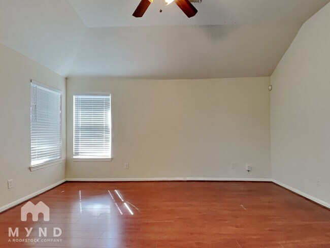 Foto del edificio - 807 Forest Star