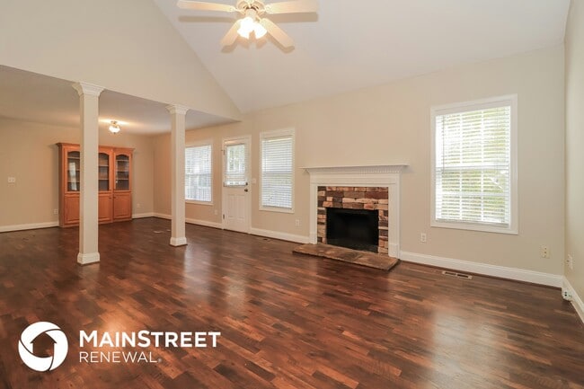 Building Photo - 13 Windrush Dr