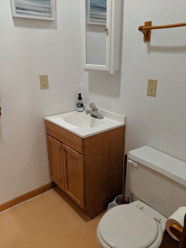 Foto del edificio - ***SCHOOL YEAR RENTAL ONLY AUG 15TH - MAY ...