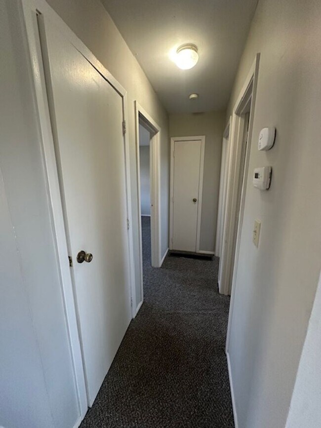 Foto del edificio - 2 Bedroom ranch with large backyard- Available now!