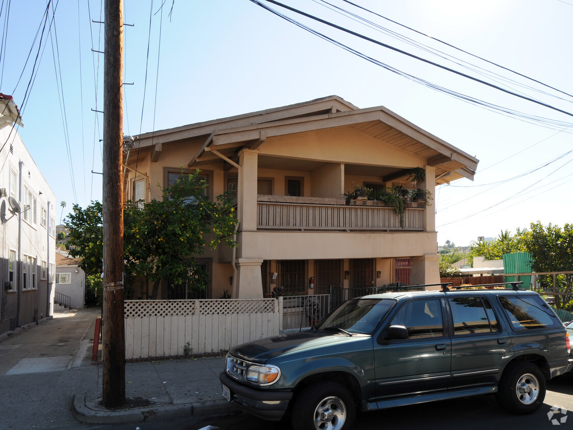 Foto del edificio - 1414-1418 1/2 Logan St
