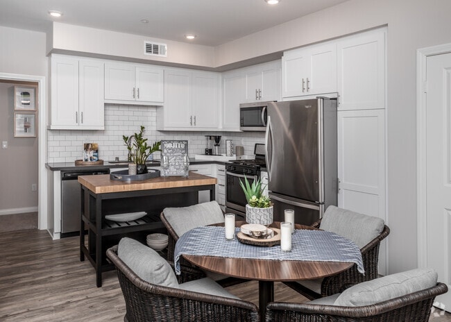 2BR, 2BA - 1115 SF - The Trails at Canyon Crest Apartments