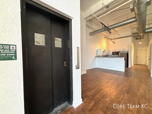 Foto del edificio - 934 Broadway Blvd