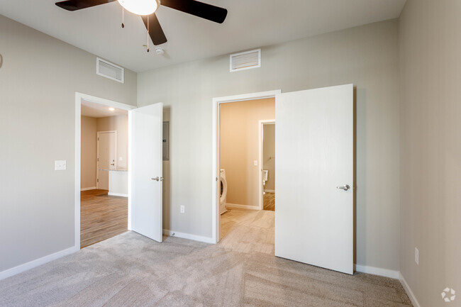 1BR, 1BA - 695SF - Ten West