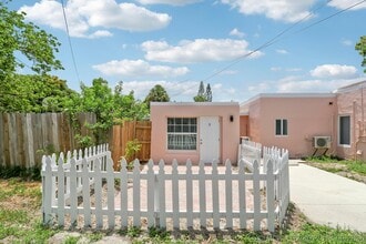 Building Photo - 711 4th Ave S