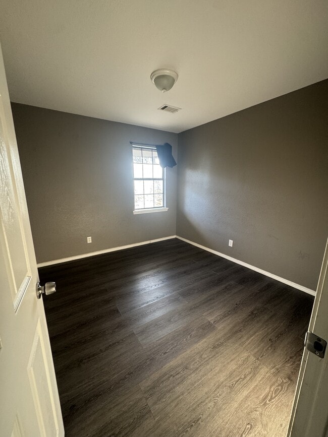 Building Photo - 609 Le Flore Ave