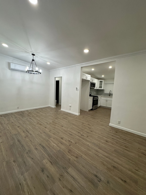 Foto del edificio - 6830 Morella Ave