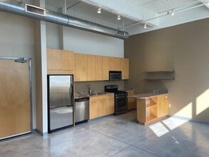Building Photo - 700 N Washington Ave