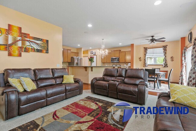 Building Photo - 15850 Elmwood Ln