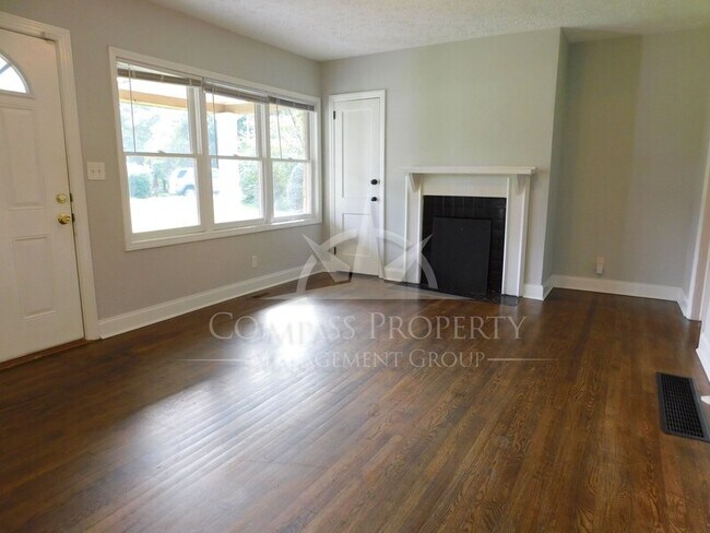Building Photo - 2123 2nd Ave