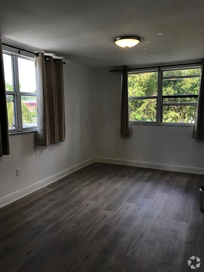 Building Photo - 8255 Lake Dr