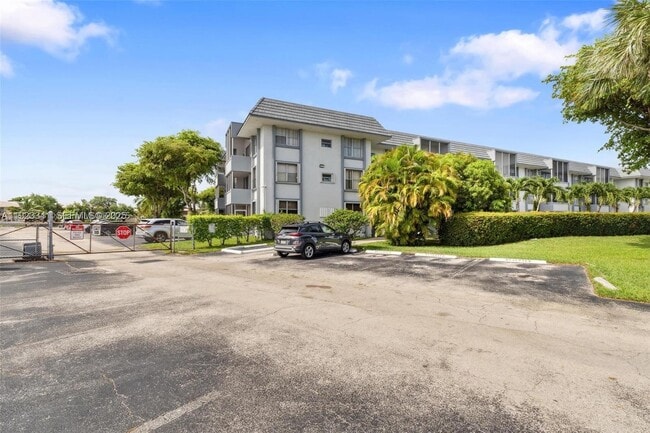 Foto del edificio - 6705 NW 169th St