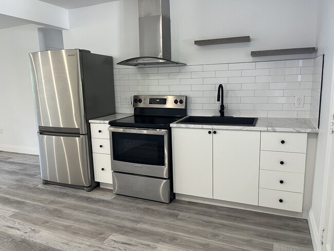 Building Photo - 379 D'Arcy St