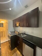 Building Photo - 7 Bleecker St