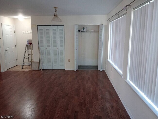 Building Photo - 142 Falcon Ridge Way S