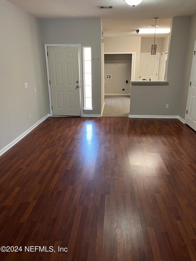 Building Photo - 750 Scrub Jay Dr