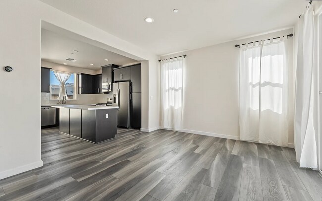 Foto del edificio - STUNNING 3/3+LOFT (Rocklin) Gem! Don't Miss This One!  (See Below For Viewings)!