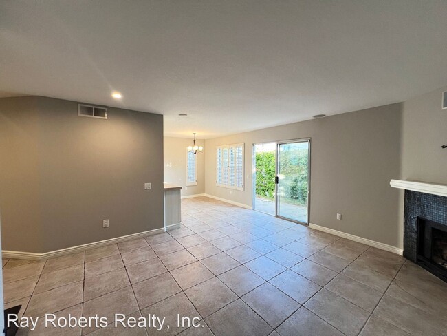 Building Photo - 3 br, 2.5 bath House - 2530 BACK BAY LOOP #40