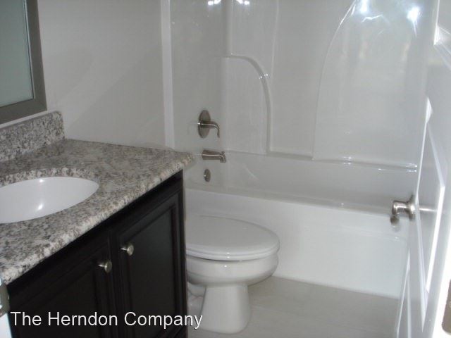Building Photo - 4 br, 3.5 bath House - 3909 Valiant Court