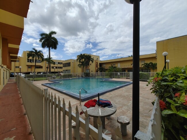 Foto del edificio - 1555 W 44th Pl
