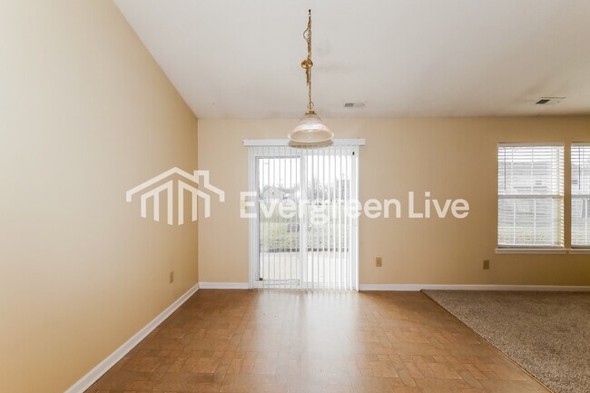 Building Photo - 3060 Hidden Pine Dr